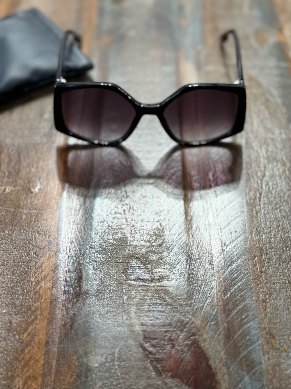 Karl Lagerfeld KL6208S Oversized Square Sunglasses Gradient Lens w/Case NWOT - Picture 2 of 7